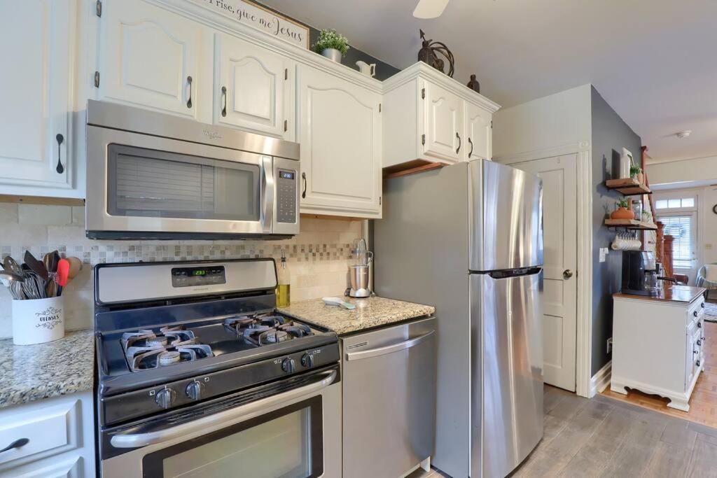 Rare City Home W/ Backyard Fire-Pit & Hottub Lancaster Bagian luar foto