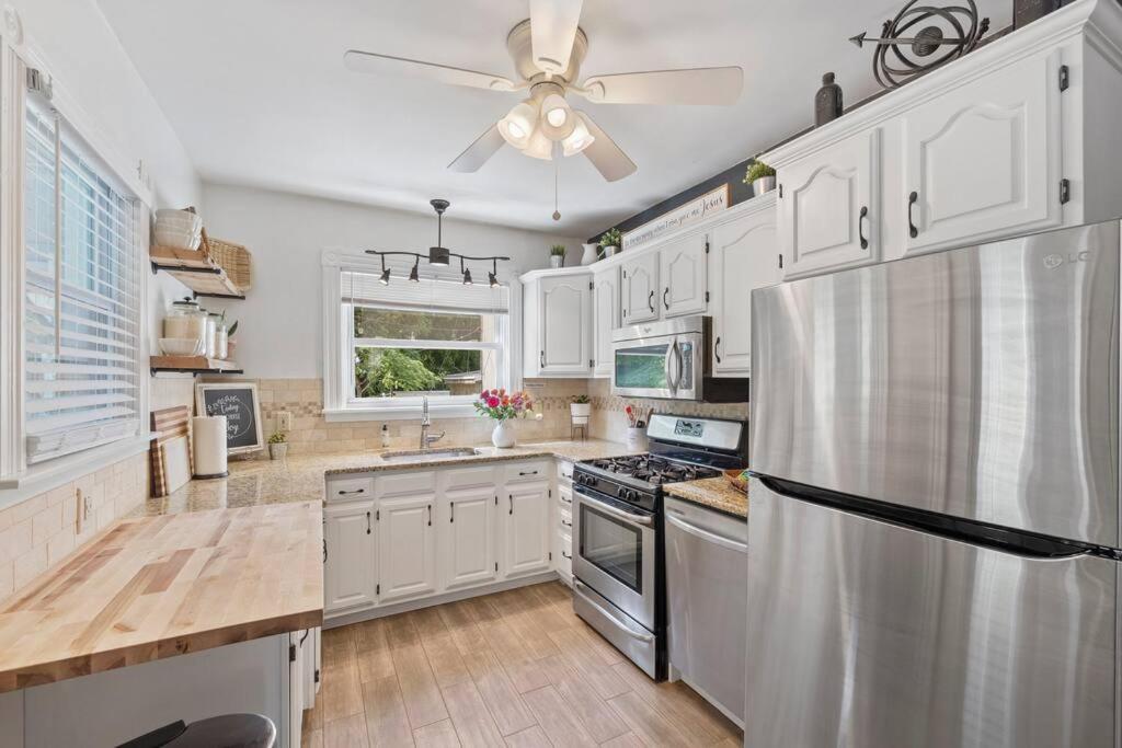 Rare City Home W/ Backyard Fire-Pit & Hottub Lancaster Bagian luar foto