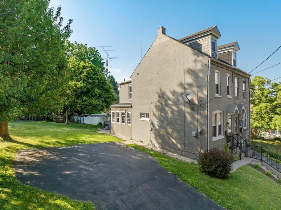 Rare City Home W/ Backyard Fire-Pit & Hottub Lancaster Bagian luar foto