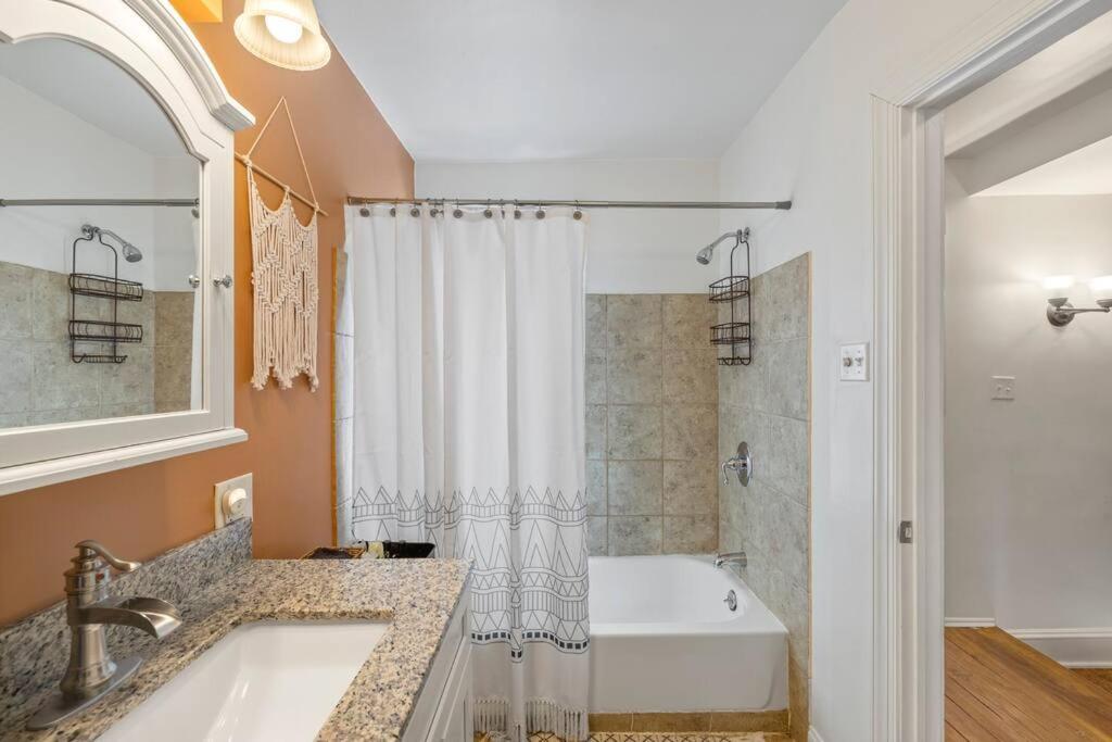 Rare City Home W/ Backyard Fire-Pit & Hottub Lancaster Bagian luar foto