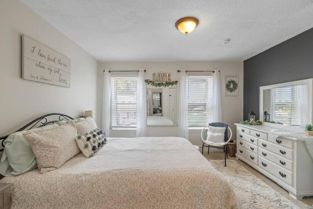 Rare City Home W/ Backyard Fire-Pit & Hottub Lancaster Bagian luar foto