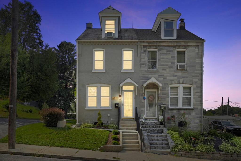 Rare City Home W/ Backyard Fire-Pit & Hottub Lancaster Bagian luar foto