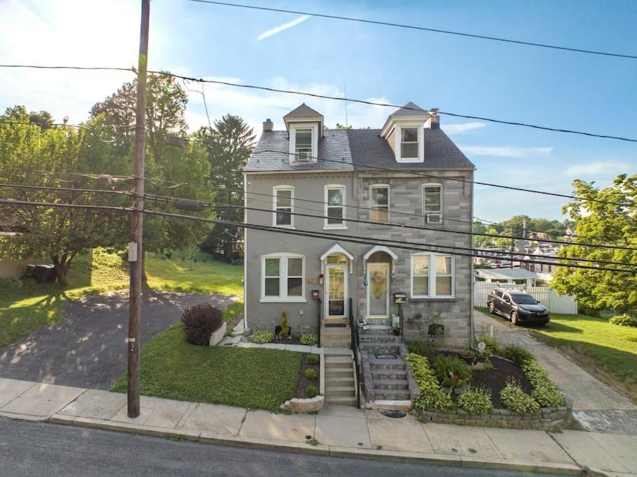 Rare City Home W/ Backyard Fire-Pit & Hottub Lancaster Bagian luar foto