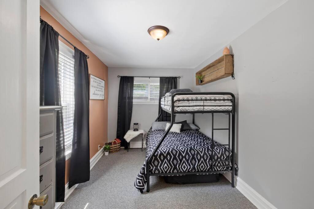 Rare City Home W/ Backyard Fire-Pit & Hottub Lancaster Bagian luar foto