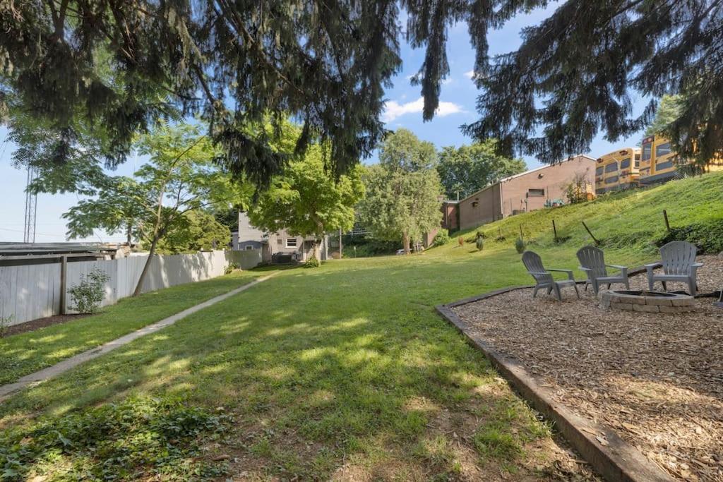 Rare City Home W/ Backyard Fire-Pit & Hottub Lancaster Bagian luar foto