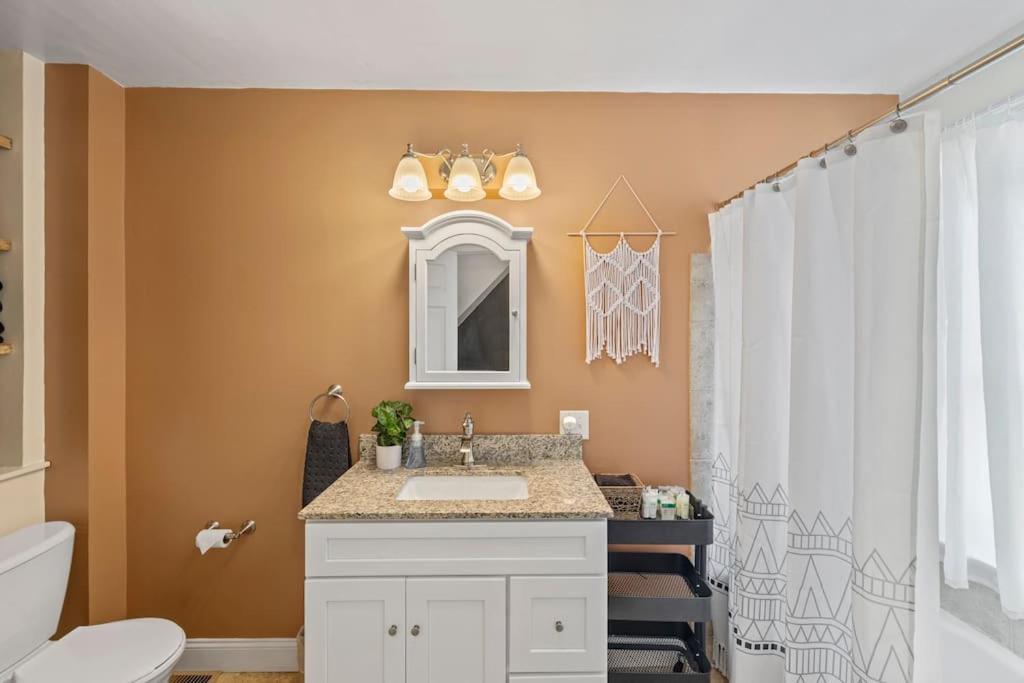 Rare City Home W/ Backyard Fire-Pit & Hottub Lancaster Bagian luar foto
